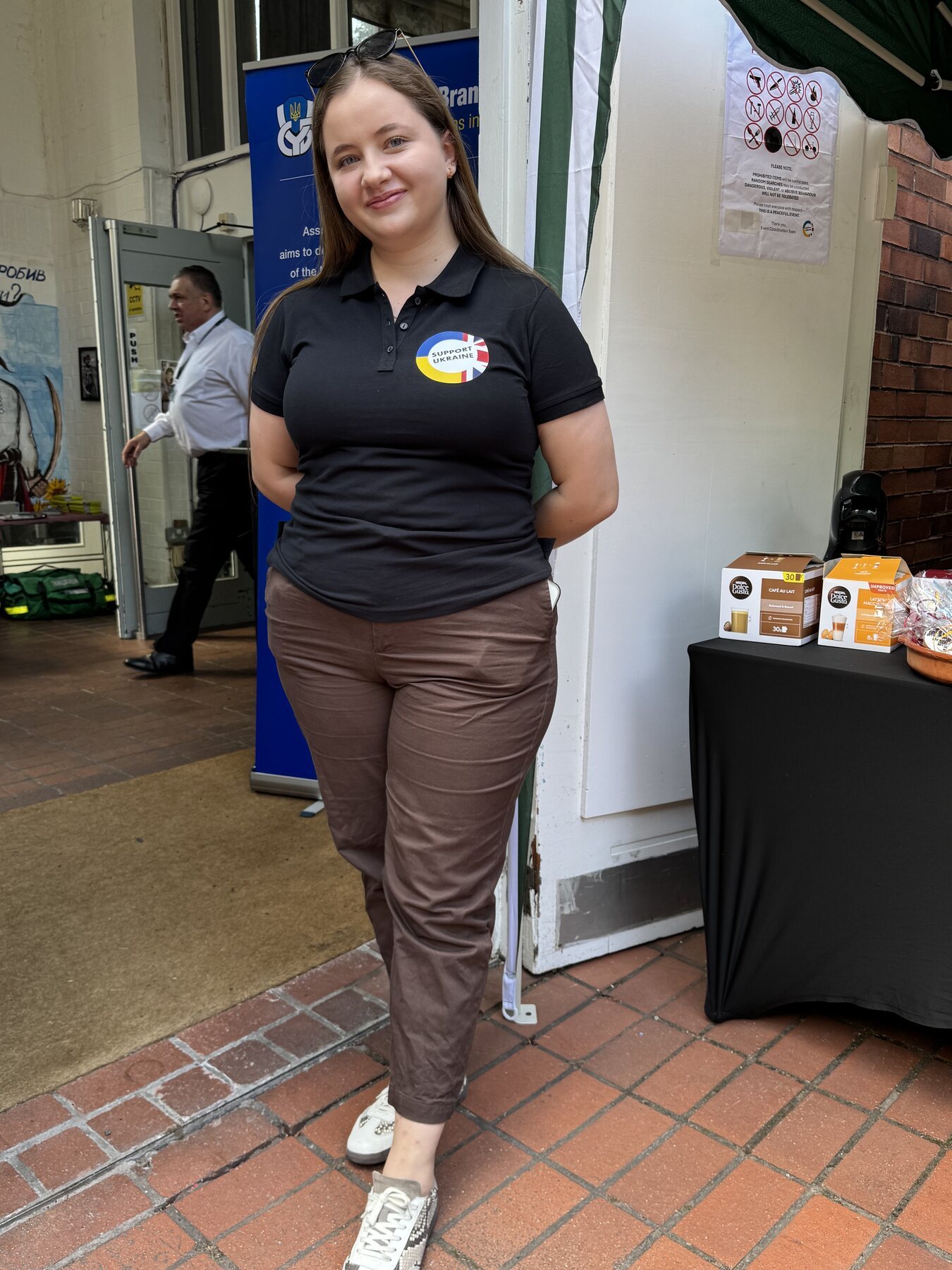 Support Ukraine volunteers behind the scenes at Karaoke na Maidani
