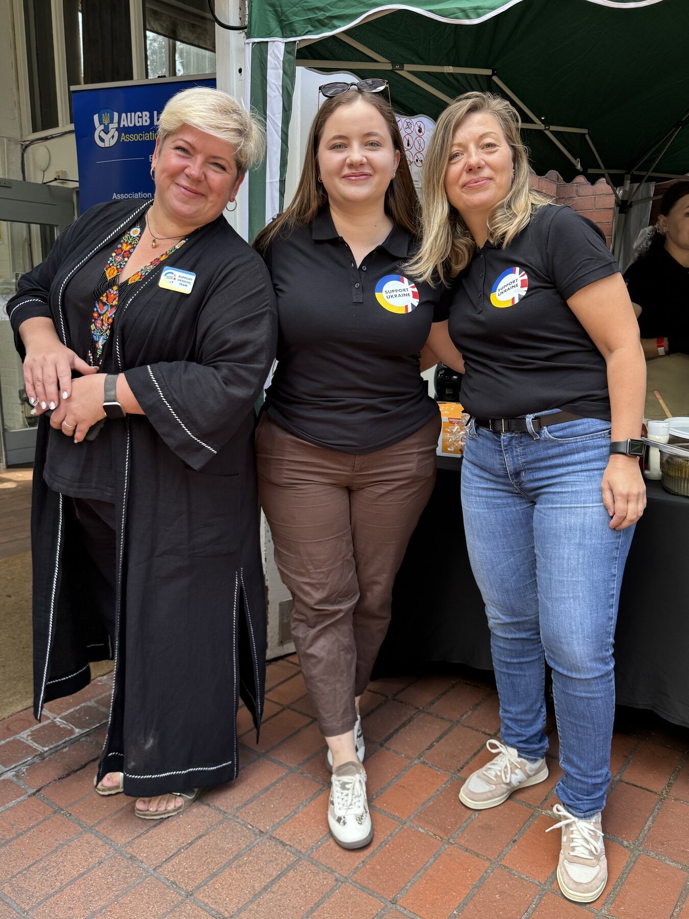 Support Ukraine volunteers behind the scenes at Karaoke na Maidani