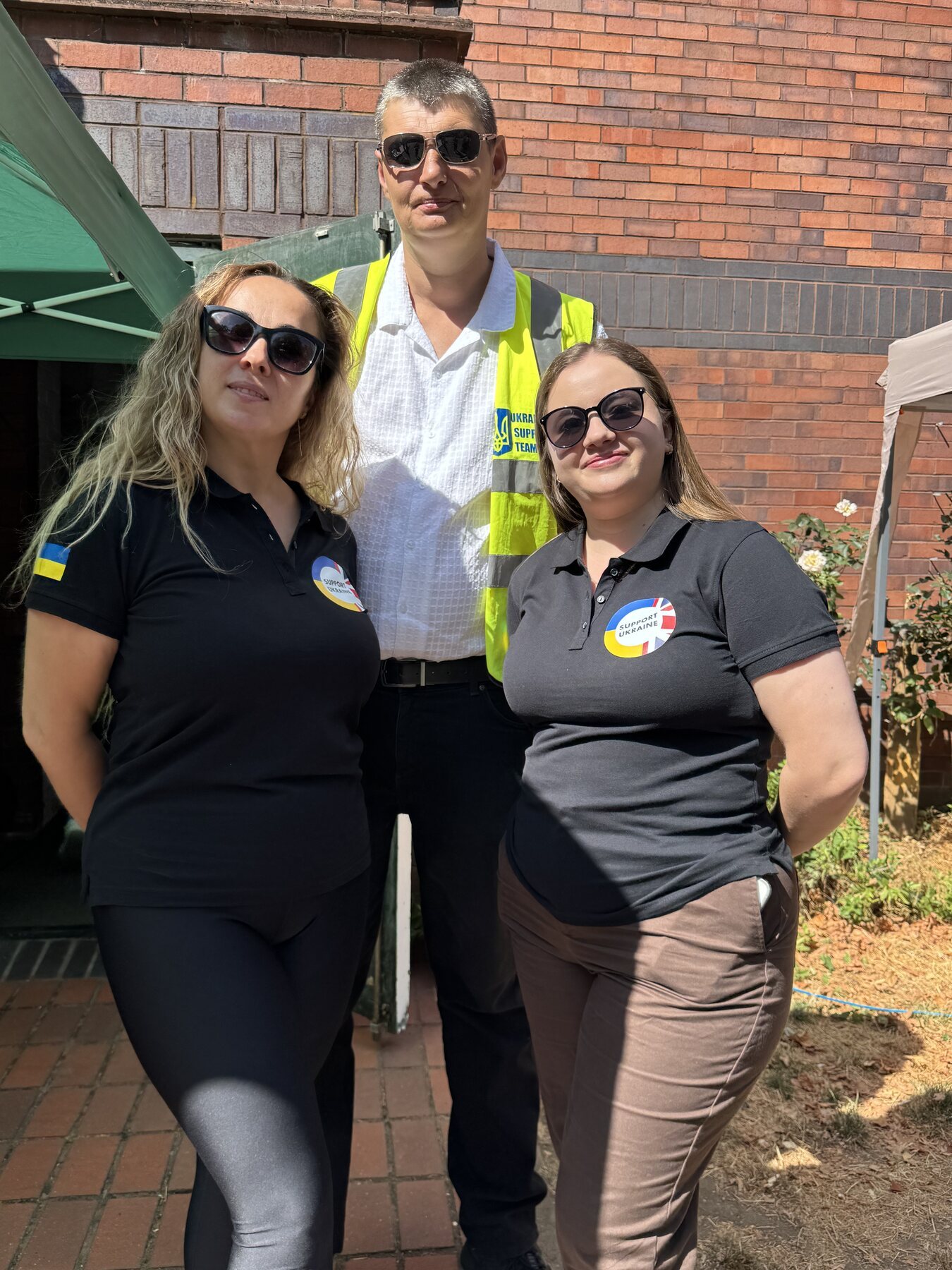 Support Ukraine volunteers behind the scenes at Karaoke na Maidani