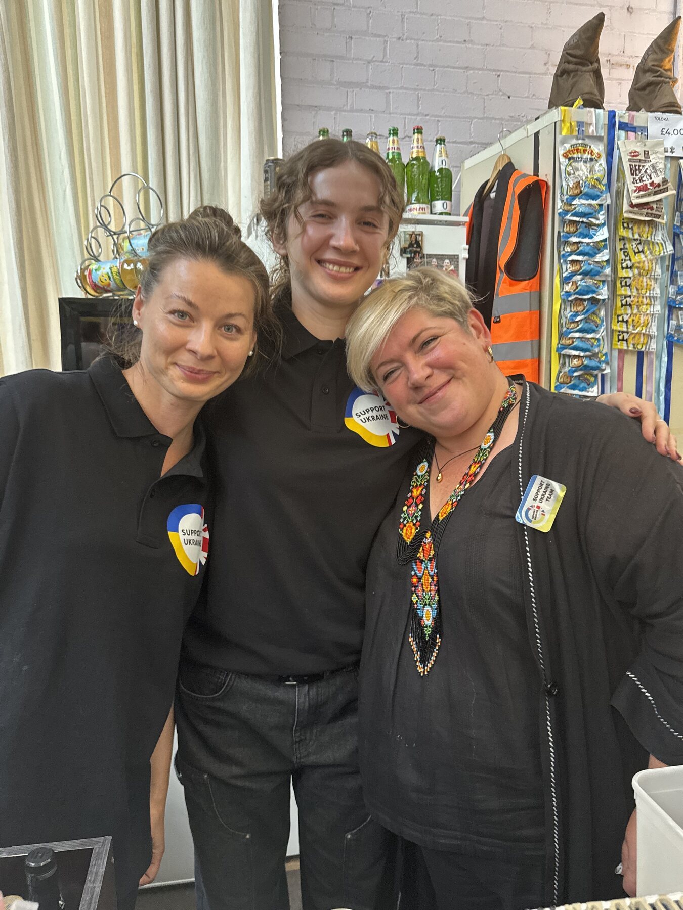 Support Ukraine volunteers behind the scenes at Karaoke na Maidani